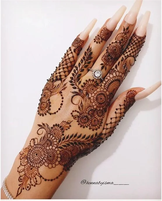 Neat Effect On Mix Back Hand Mehndi Design